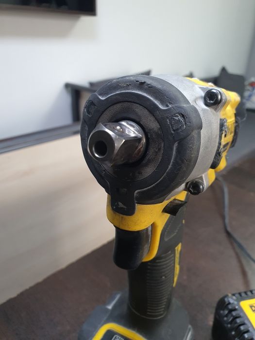 удърен гайковерт DeWalt DCF922n 18V оригинален!