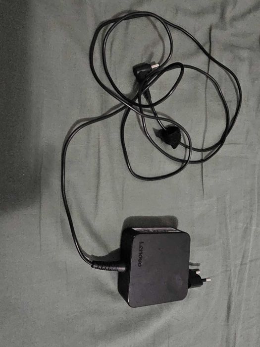 Laptop Lenovo V15-ADA