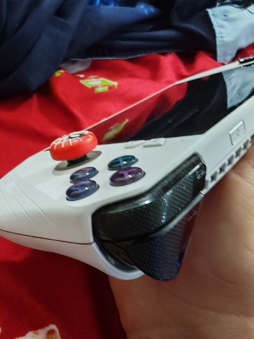 Vând consola Asus Rog Ally Z1 Extreme