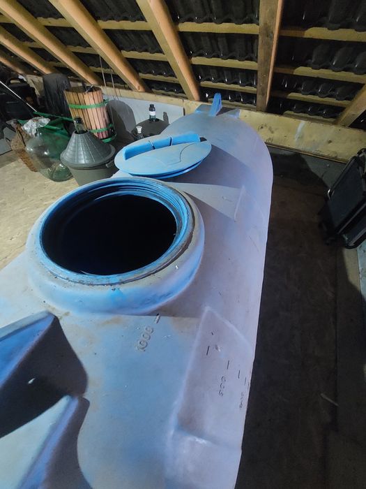 Vând rezervor orizontal 1000 litri