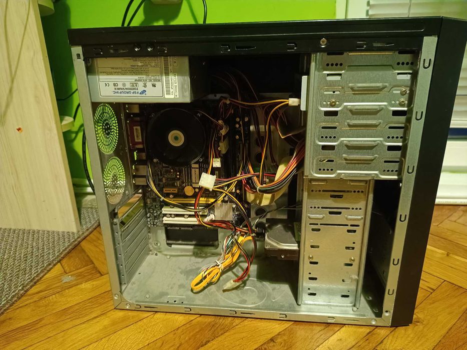 Настолен компютър за работа