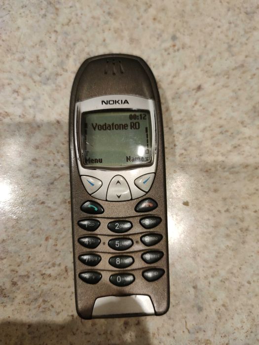 Vând Nokia 6210 și Nokia 8210 ecran albastru