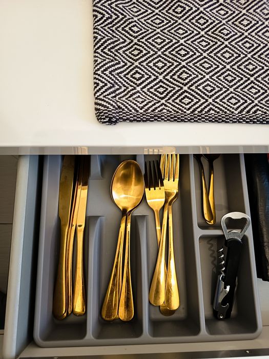 Aer condiționat loc parcare Netflix regim hotelier sector 6 militari