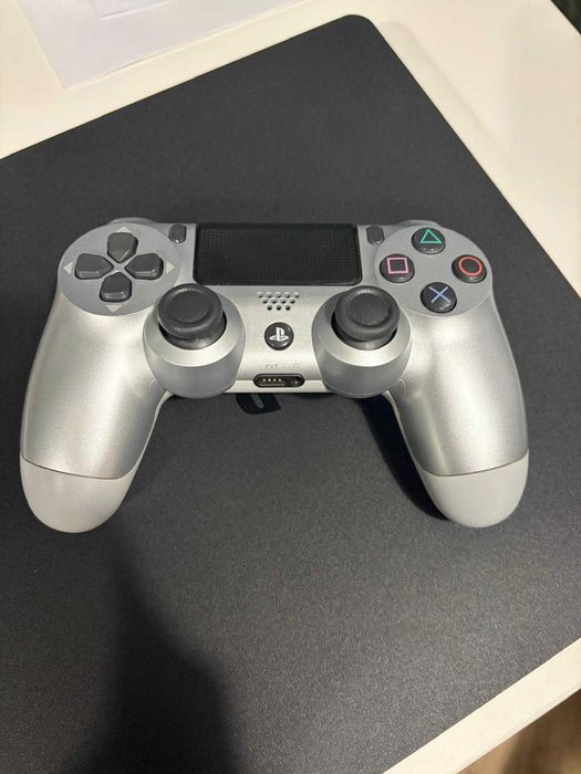 Consola PS4 Slim 500GB + 2 controllere originale V2 - Stare excelenta