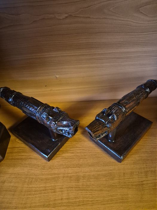 Sculpturi lemn manual