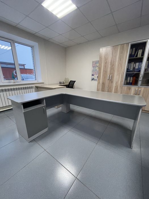 Продам стол офисный.