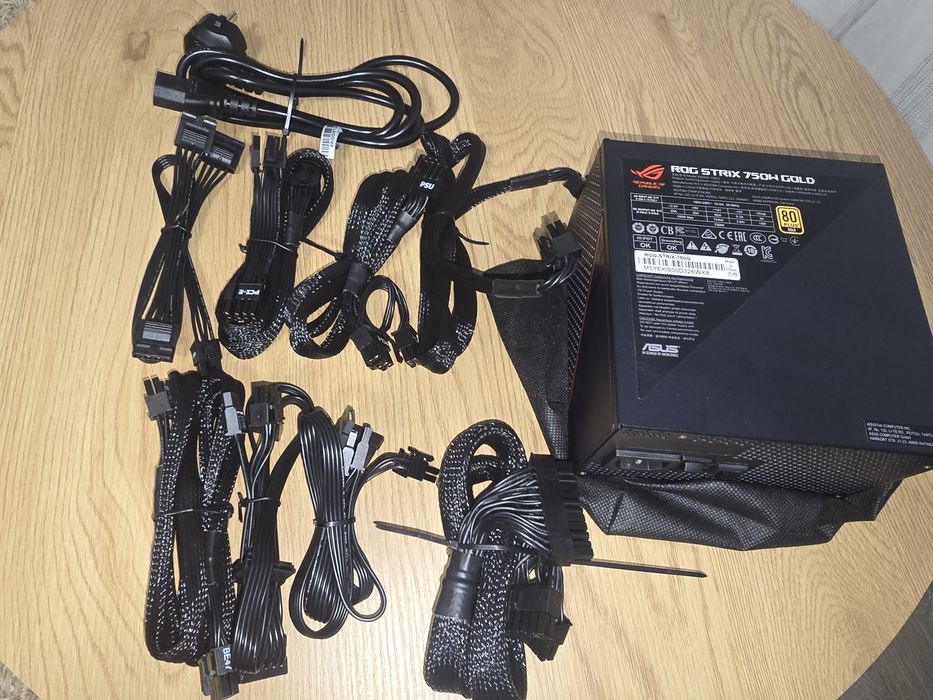 Sursa 750w asus rog