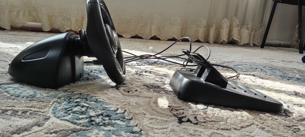 Игровой руль Genius