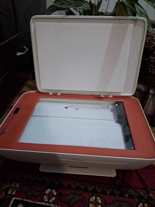 Продавам принтер HP DeskJet 2700