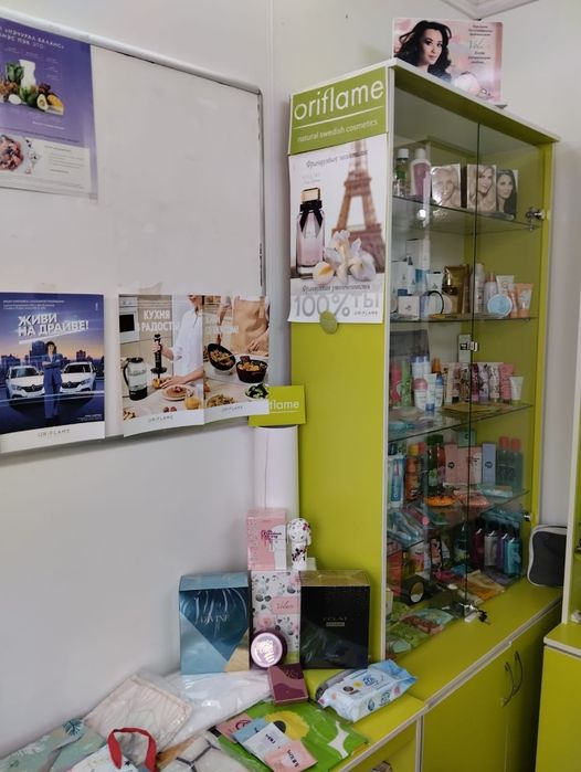 Шкафы витринные,офис