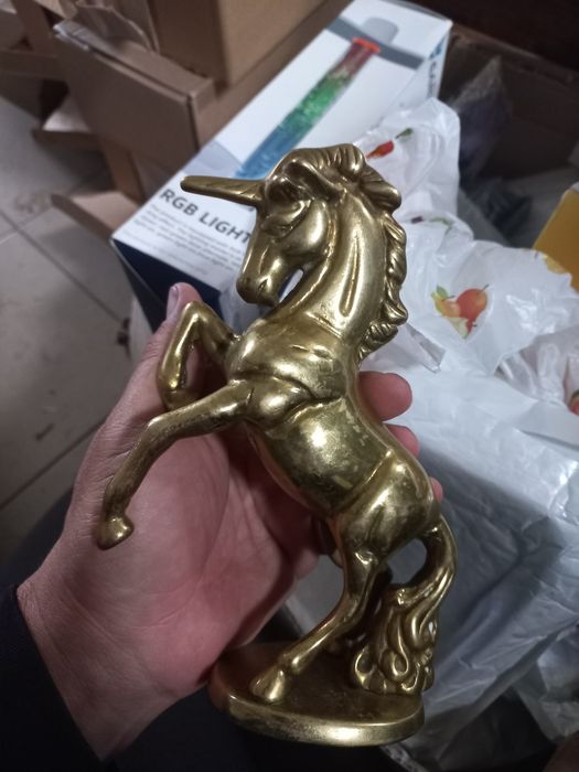 Cal unicorn din bronz