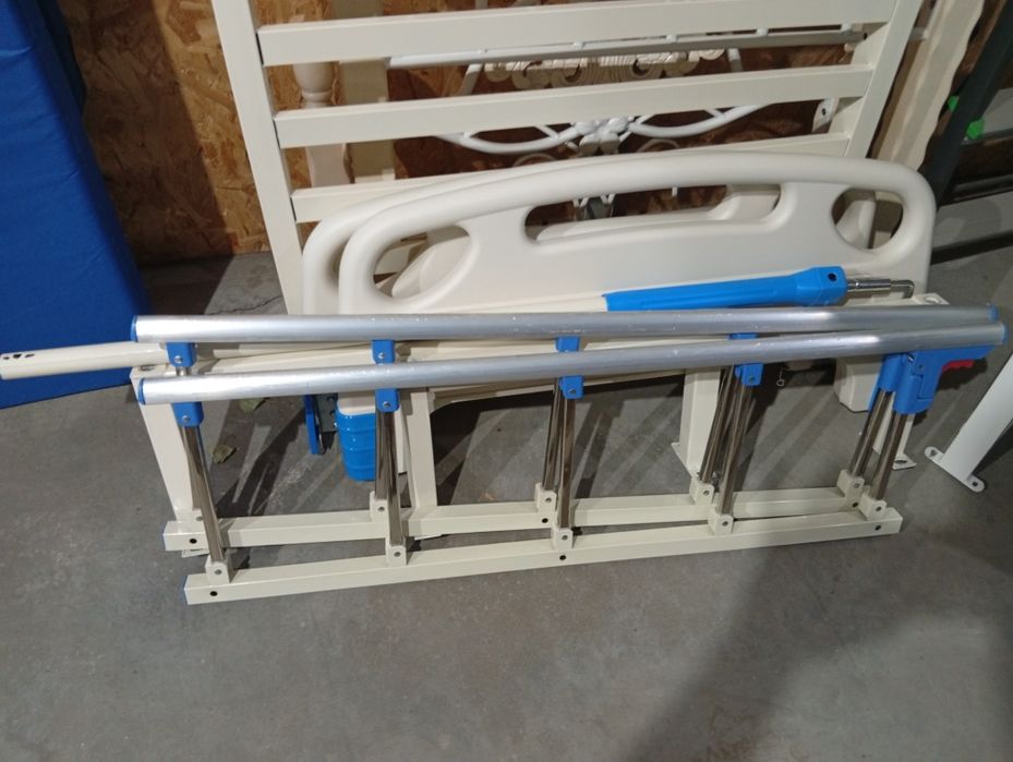 Медицинская кровать