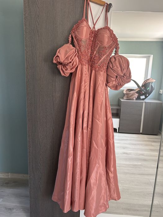 Официална  рокля