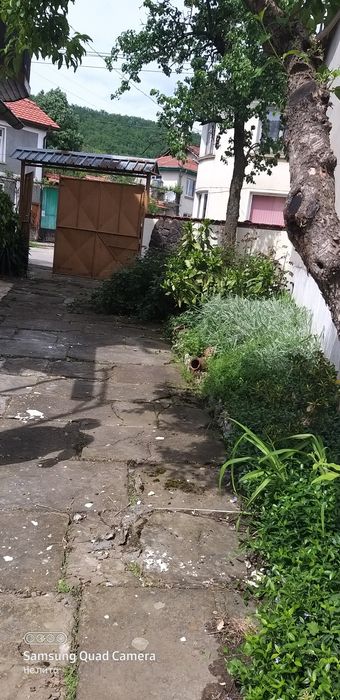 Продавам  двуетажна къща