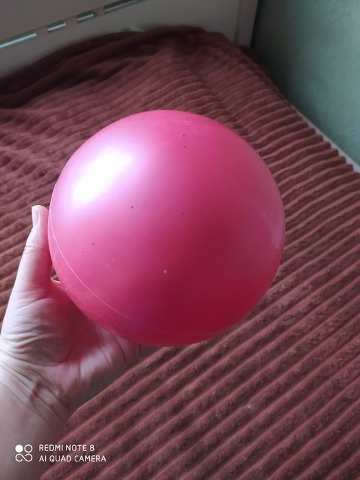 Продам мяч, обруч гимнастический.