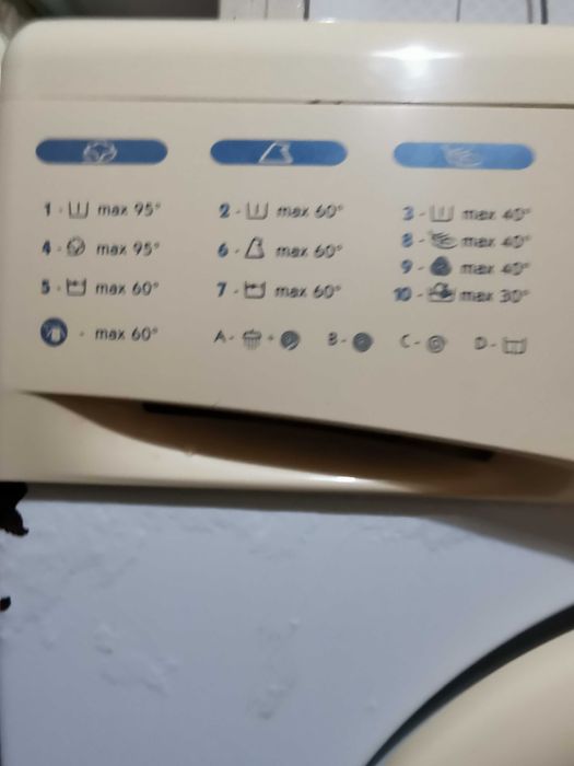 Mașină de spălat cu încărcare frontală Wirpool