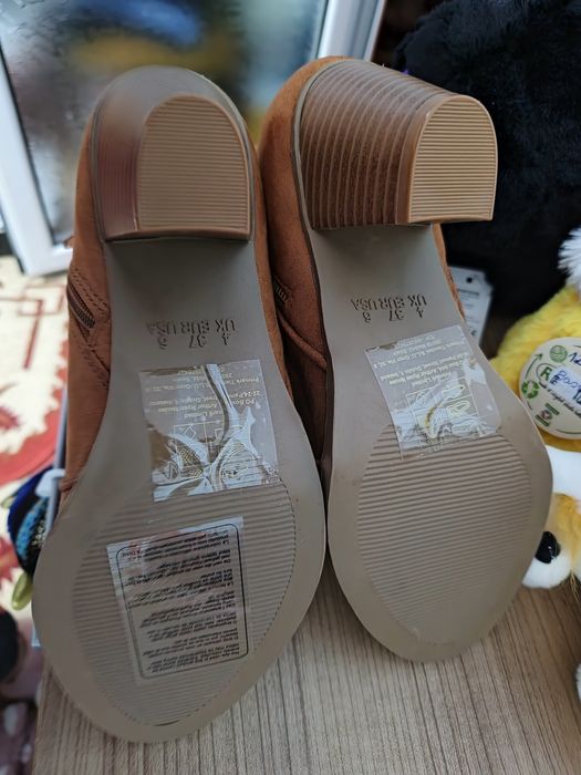Botine  maro/camel din imitație de piele întoarsă,mărimea 37.