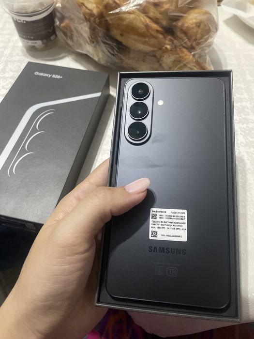 Самсунг S26+ новый телефон