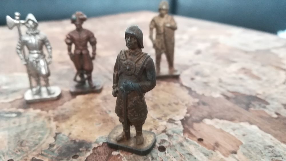 Киндер войници метални