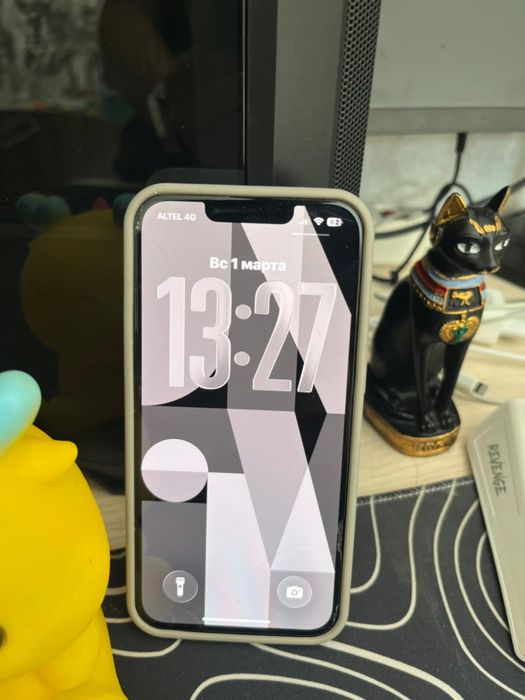 Продам или обменяю Iphone 13 85 акб