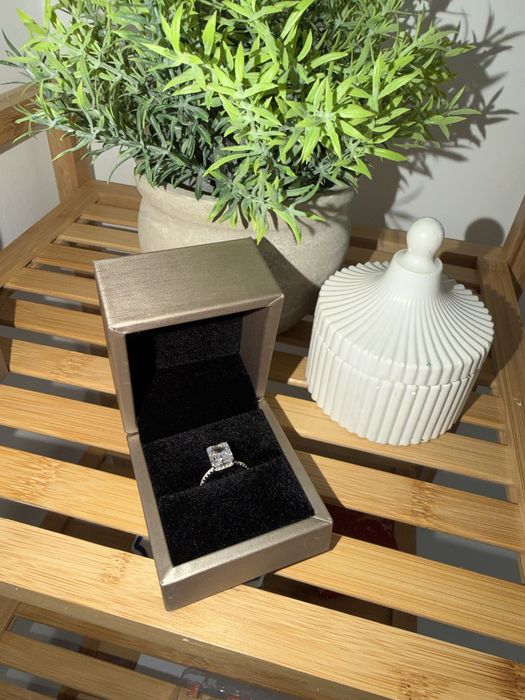 Серебряное кольцо с цирконом