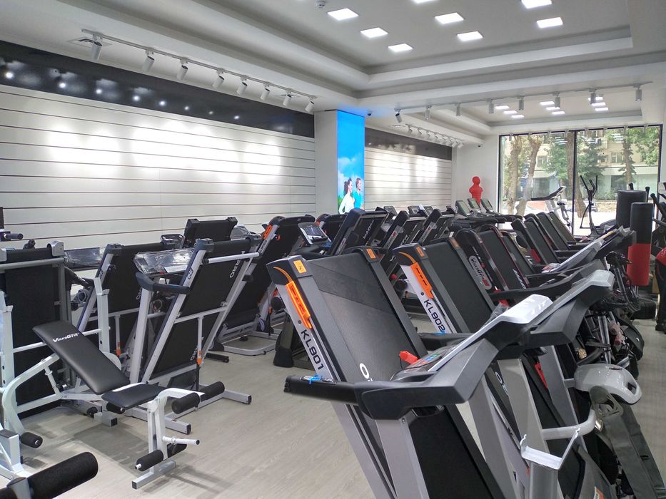 Торговые витрины для магазинов, бутиков, аптек, любой формы vitrina.