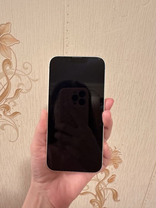 Продается  iPhone 13 (128 гб емкость 77)
