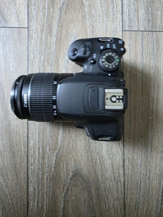 Aparat foto Canon 700D + 18-55mm