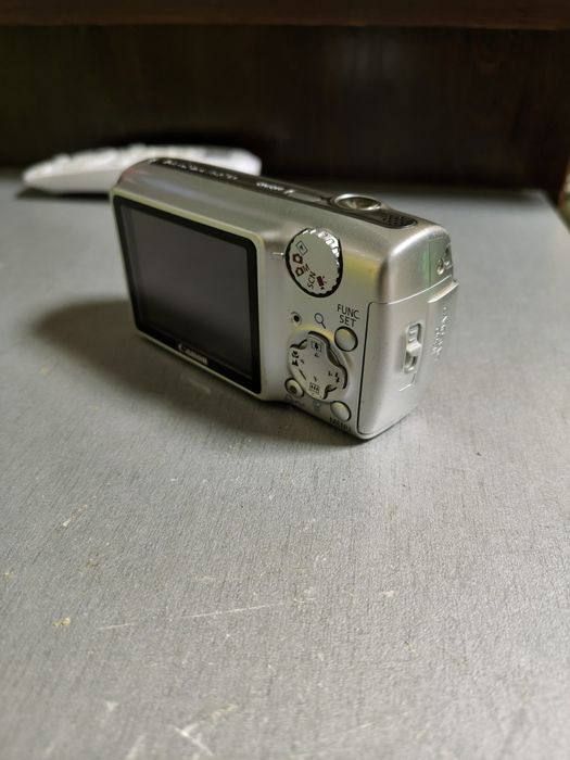 Продавам ретро дигитален фотоапарат Canon PowerShot A470 в страхотно състояние