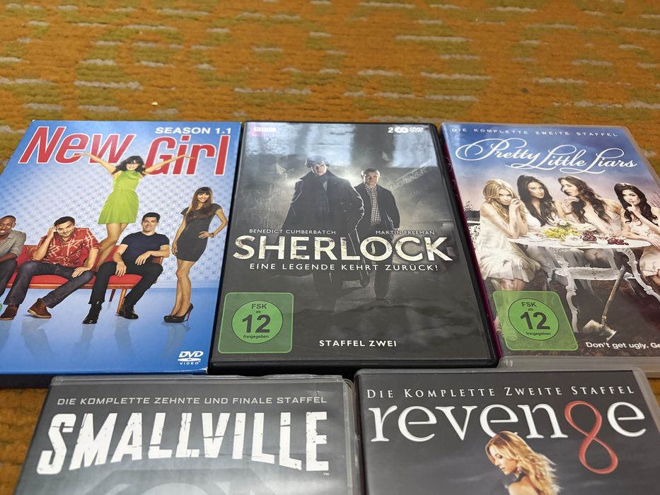 Set DVD seriale New Girl Sherlock Little Liars Smallville Revenge