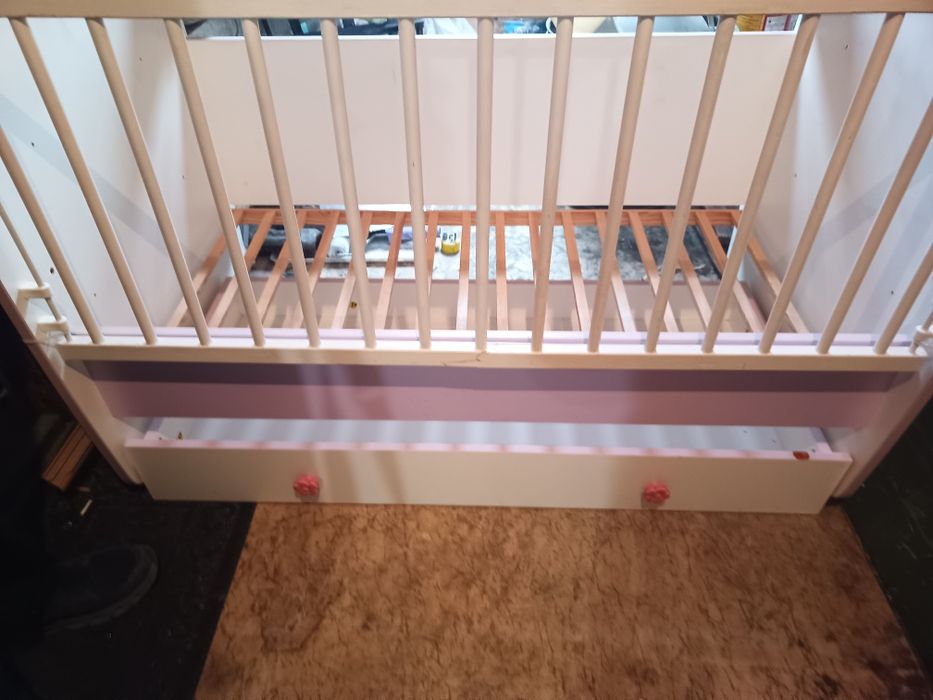 Подарявам детско креватче