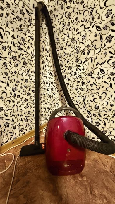 Продам Пылесос LG