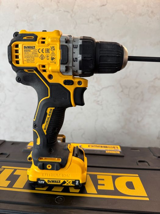 Акумулаторен ударен винтоверт DeWalt 2 акумулатора