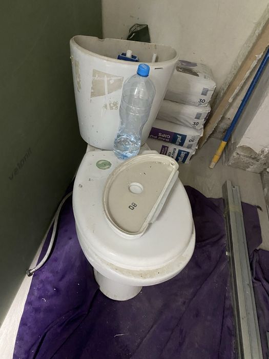 Прдам унитаз с бочком