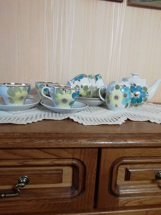 Сервиз чайный и другая посуда