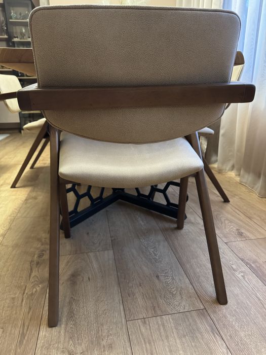 Трапезни столове