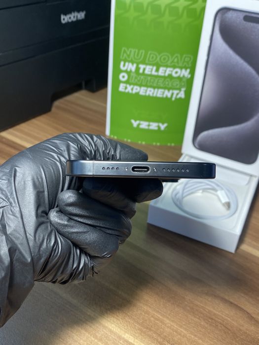 iPhone 15 Pro Max • 256 GB • Black Titanium