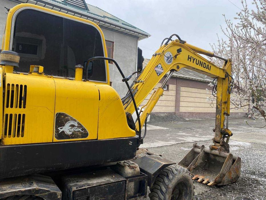 Срочно экскуватор сотилади