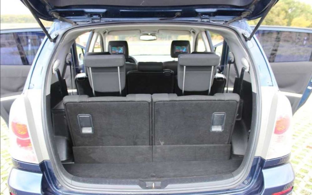 Тойота Корола Версо 2.0 д4д 7 местна