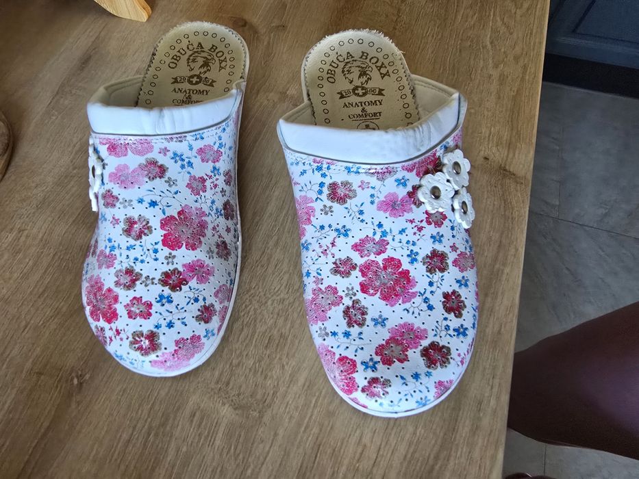 Saboti/ Papuci medicali marimea 39