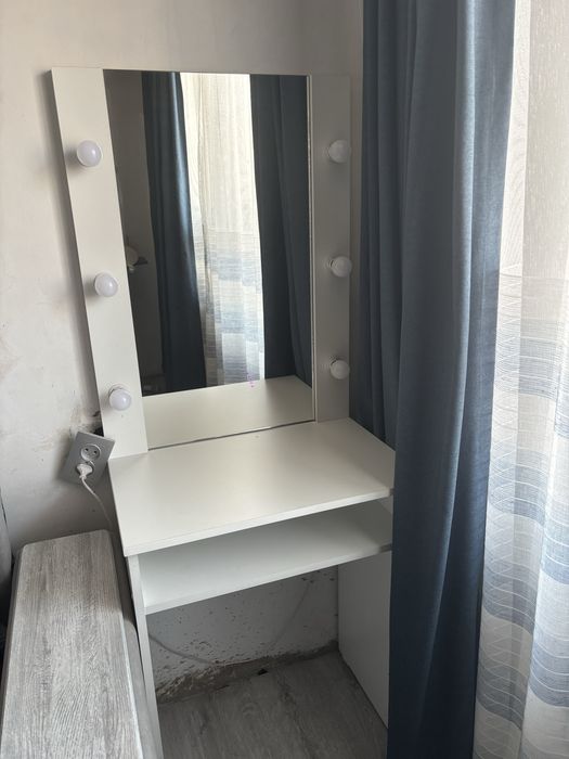 Продам комод с зеркалом