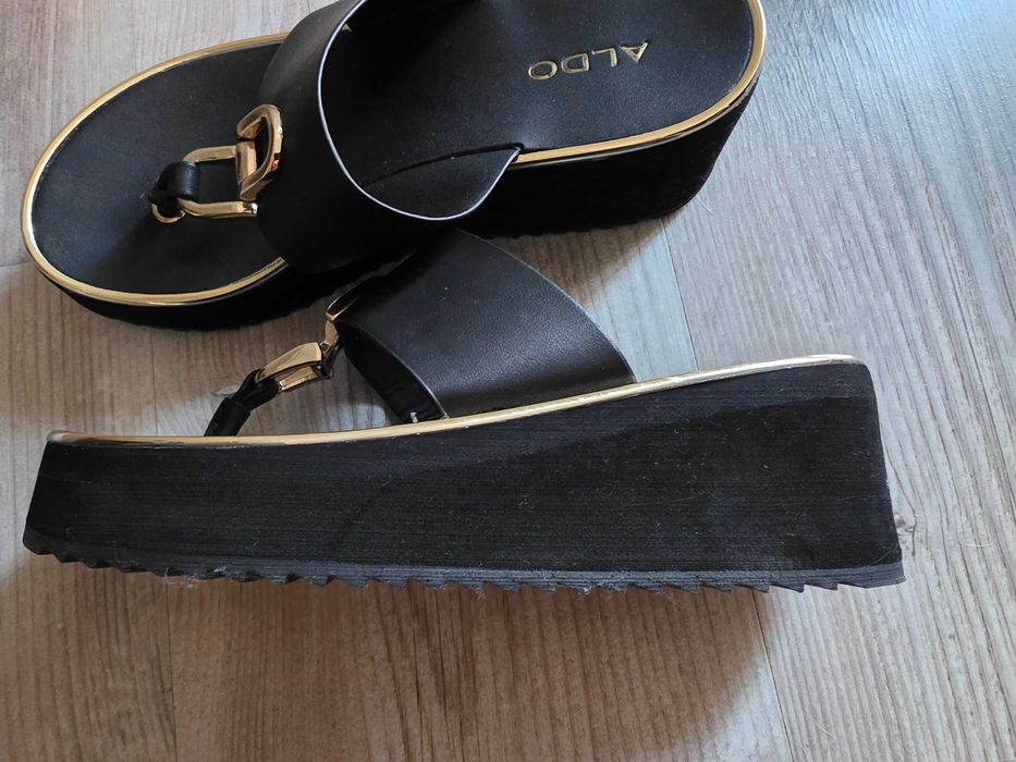 Чехли през пръста ALDO