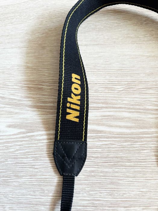 Оригинална презрамĸа за фотоапарат Nikon (Nikon Strap)