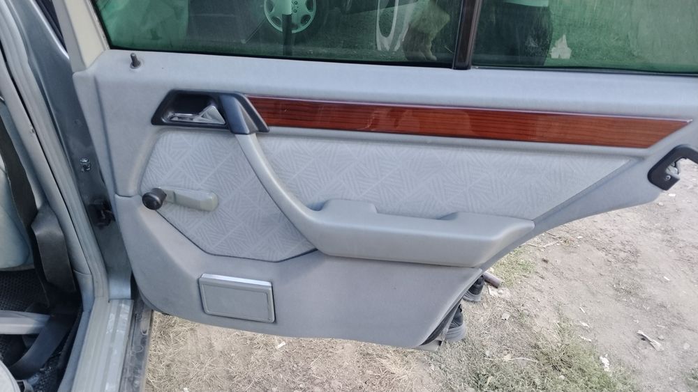Салон на Mercedes Benz w124