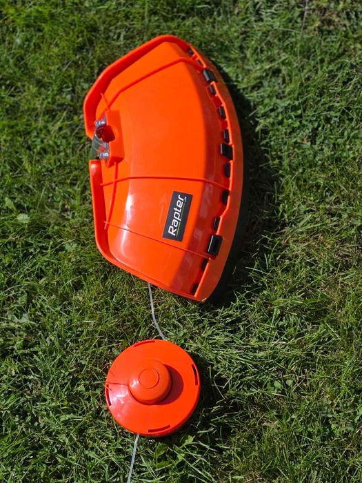 Глава с корда и предпазител за тример