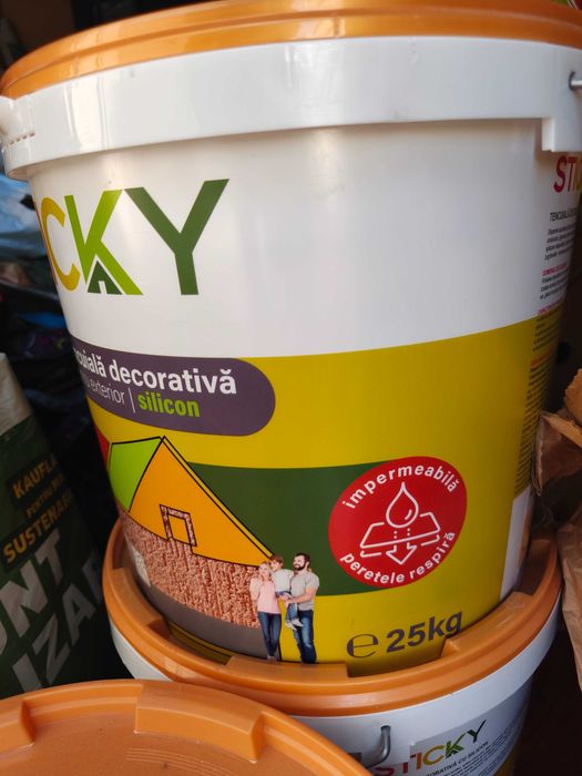 Tencuiala decorativa pentru exterior