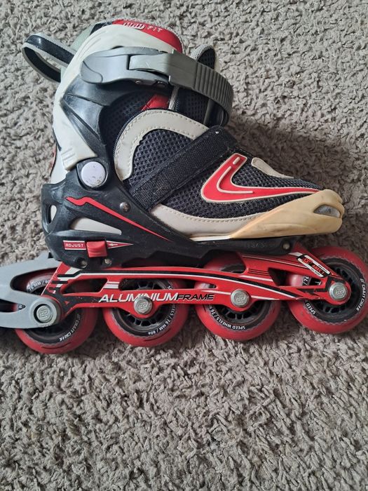 Vând role marimea 33-36