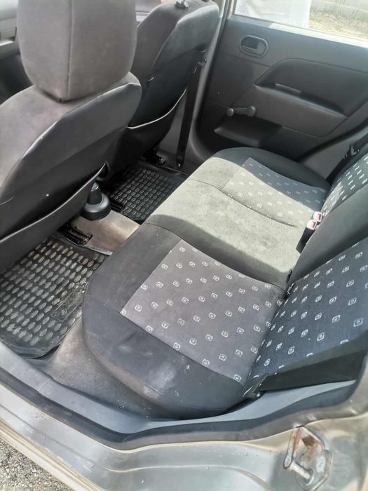 Vand sau schimb ford fiesta