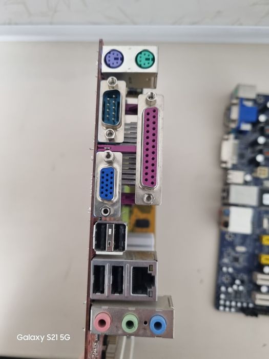 Материнская плата