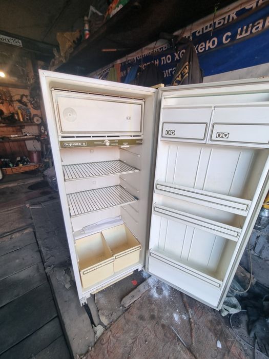 Продам холодильник в рабочем состоянии. Бирюза